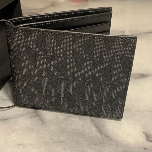 MICHAEL KORS MEN'S "JET SET" GENUINE "MK" BLACK LEATHER PASSCASE WALLET  $98 NWT - Picture 3 of 7